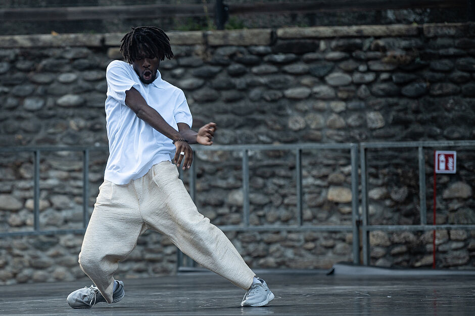 Kenji Parsley Hortensia by Andrea Macchia courtesy Torinodanza Festival